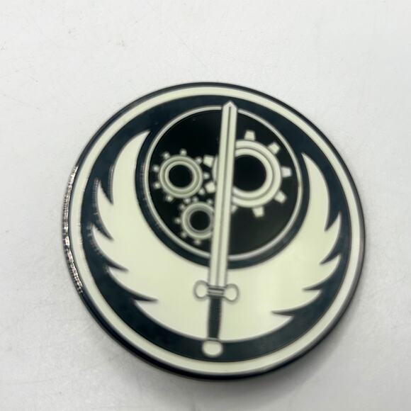 Brotherhood of Steel Insignia Glow in the Dark - Fallout Pinfinity AR Pin EUC - Picture 4 of 6
